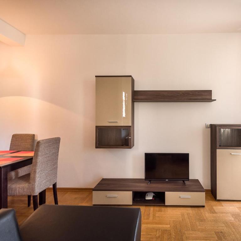 MonteBudva - Three-Bedroom Apartment with Balcony - 4