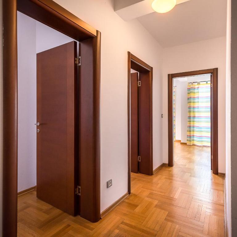 MonteBudva - Three-Bedroom Apartment with Balcony - 18