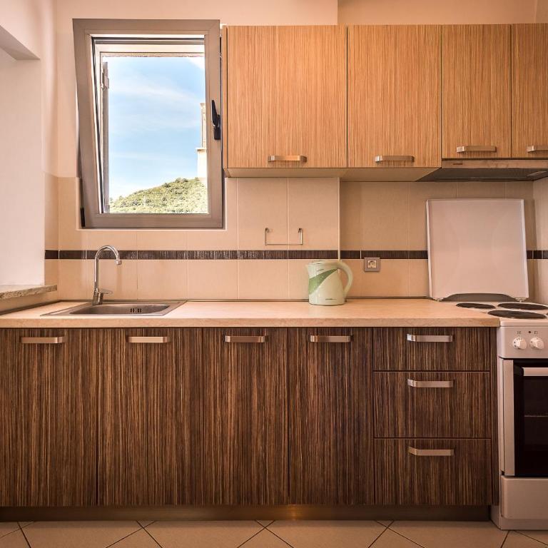 MonteBudva - Three-Bedroom Apartment with Balcony - 17