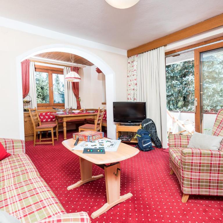 Gästehaus Schusser an der Therme, Frühstück, Doppelzimmer und Ferienwohnung - Großes Apartment mit 1 Schlafzimmer - 1