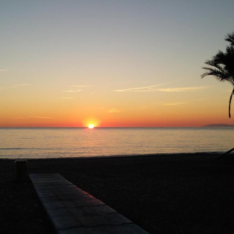 Apartamento con vista al mar a 3 minutos de la playa! Spacious Beach Apartment 3 min to the beach - Apartamento de 1 dormitorio - 2