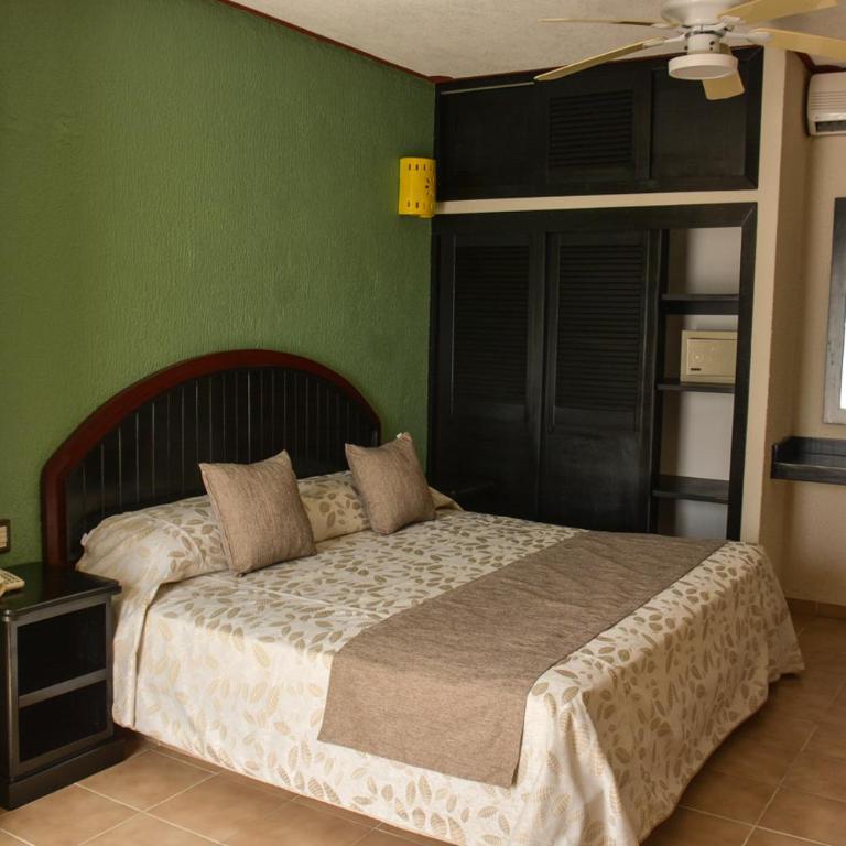Suites Los Arcos - King Room - 34