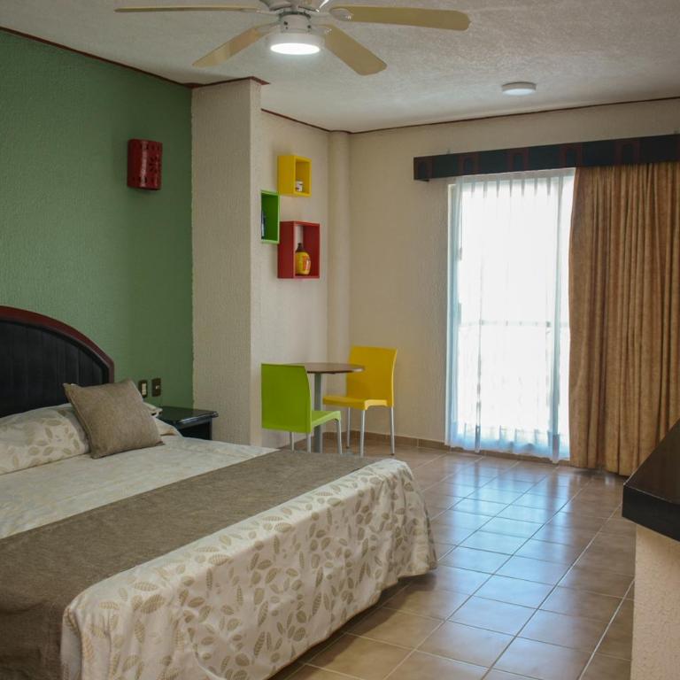 Suites Los Arcos - King Room - 31