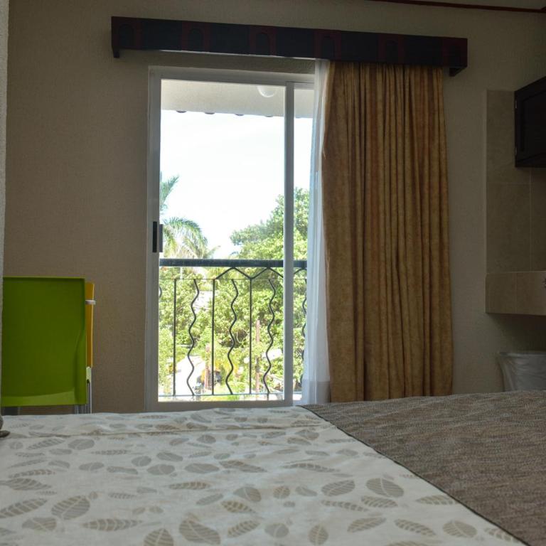 Suites Los Arcos - King Room - 13