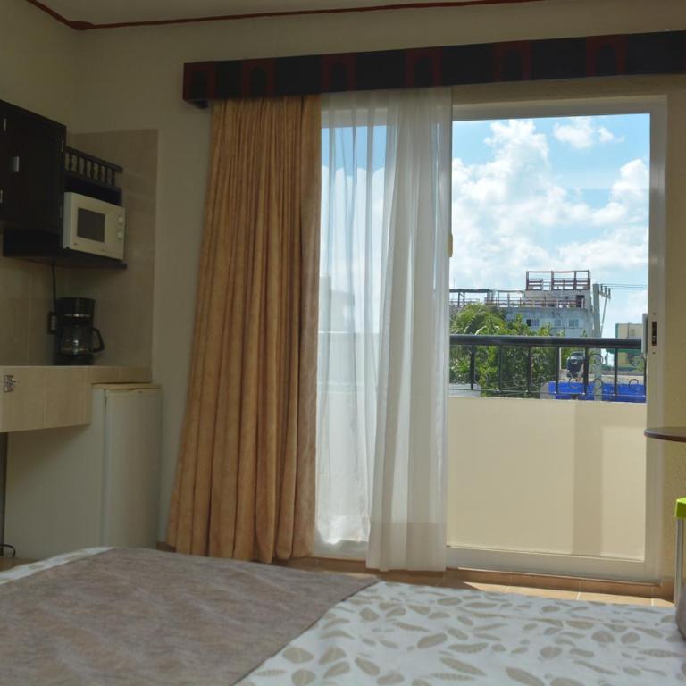 Suites Los Arcos - Queen Room - 12