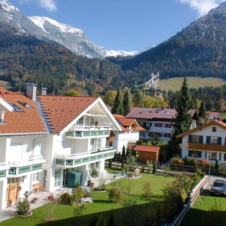 Alpenflair Ferienwohnungen Whg 214 "Schanzenblick" - Apartment mit Blick auf die Berge - 2