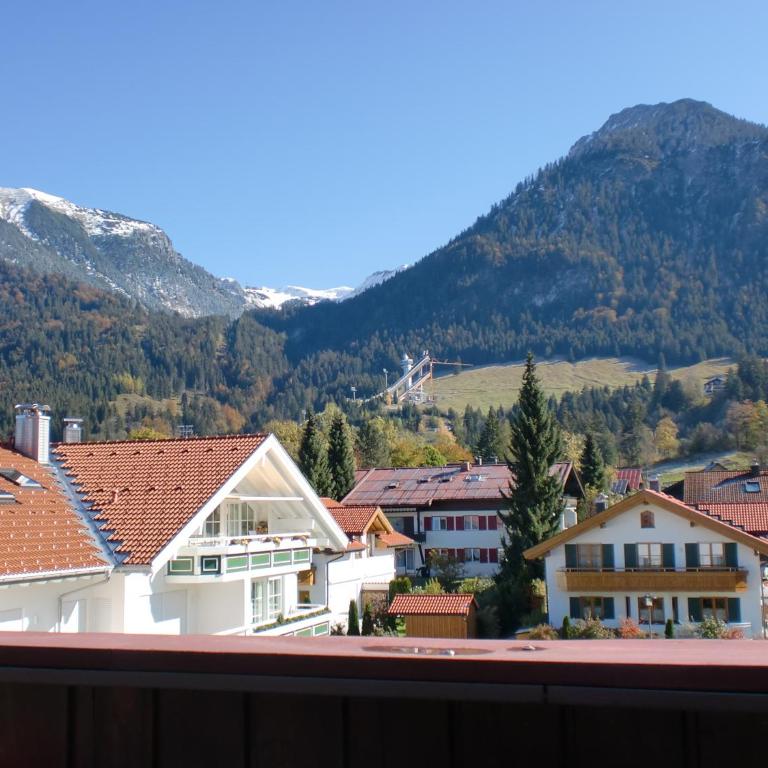 Alpenflair Ferienwohnungen Whg 214 "Schanzenblick" - Apartment mit Blick auf die Berge - 16