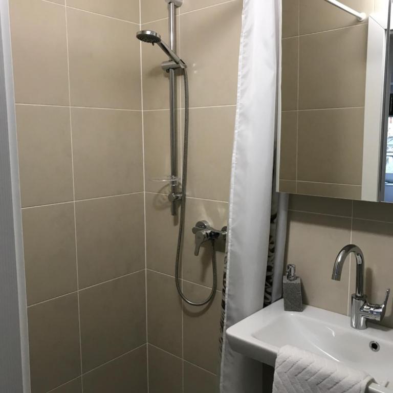 Pension Kirchenwirt - Doppelzimmer mit Bergblick - 6