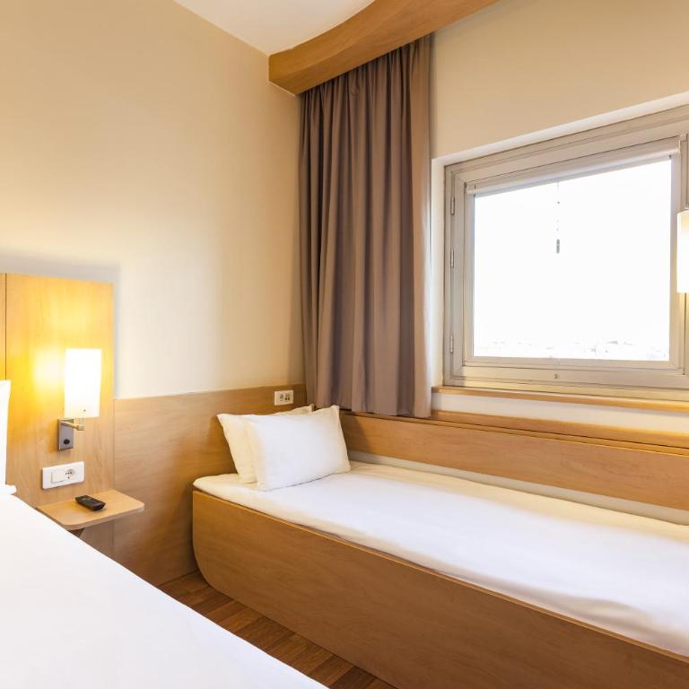 ibis Santiago Providencia - Habitación con cama grande y cama supletoria - 12