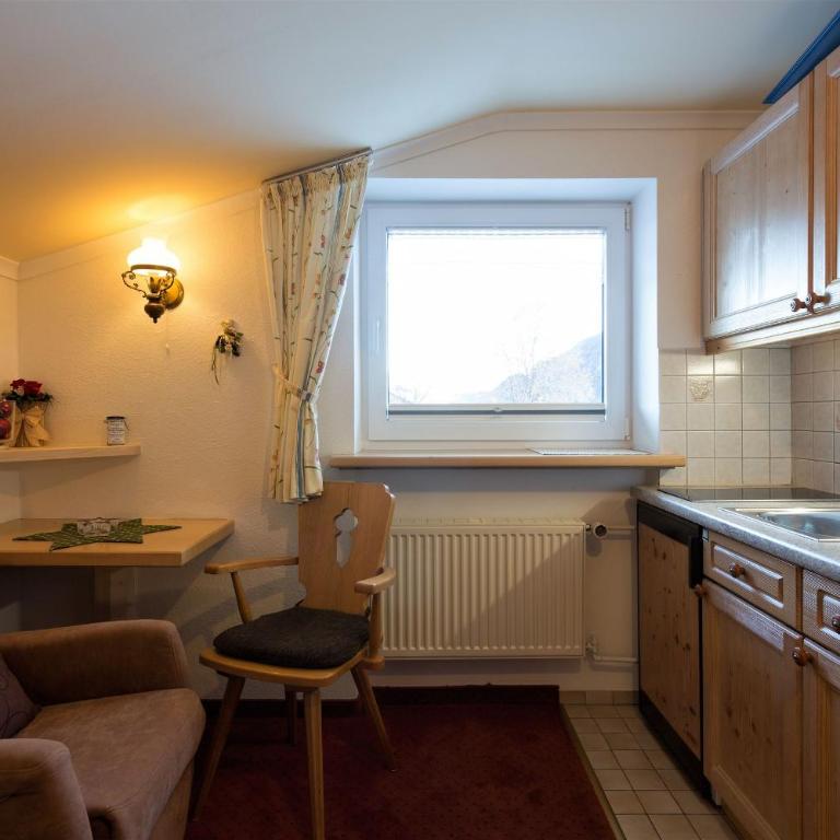 Alpenflair Ferienwohnungen Gästehaus Tepferdt - Studio mit Bergblick - 4
