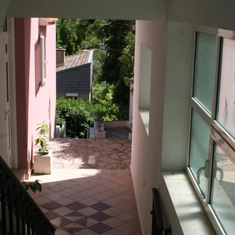 Maritimo Apartments - One-Bedroom Apartment - 31