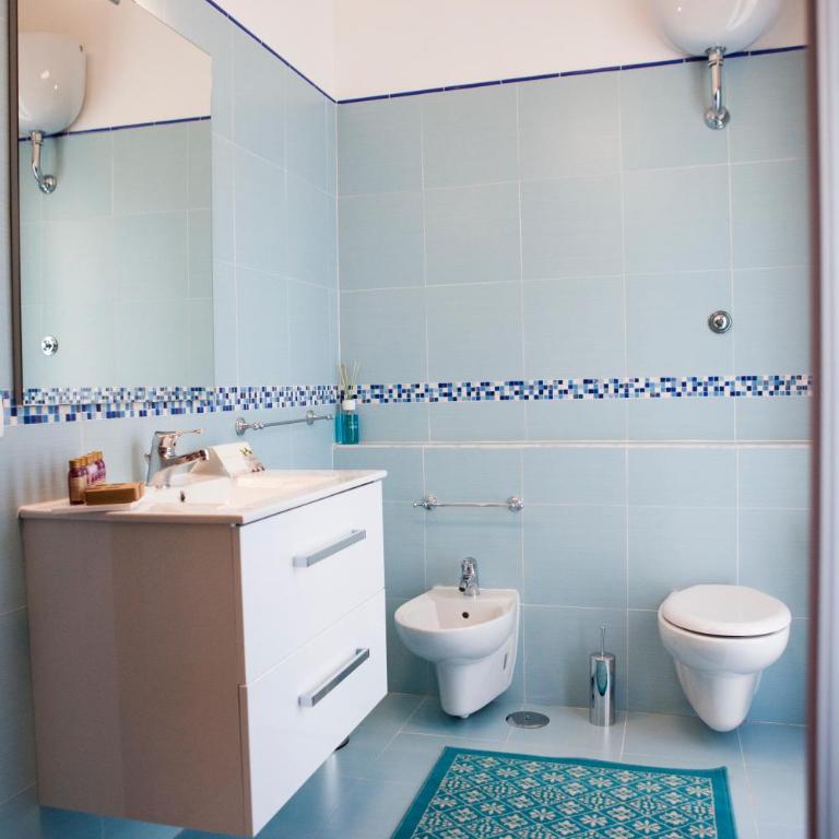 Isa Guest Rooms - Suite Familiare con Balcone - 7