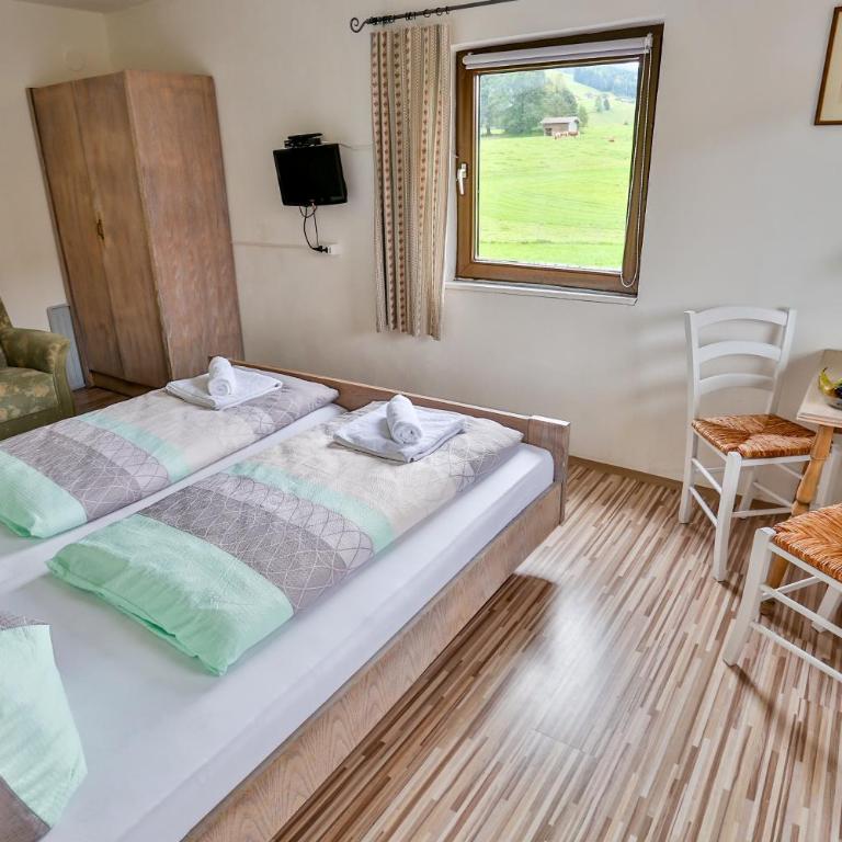 Pension Rauschberghof - Doppelzimmer mit Bergblick - 3