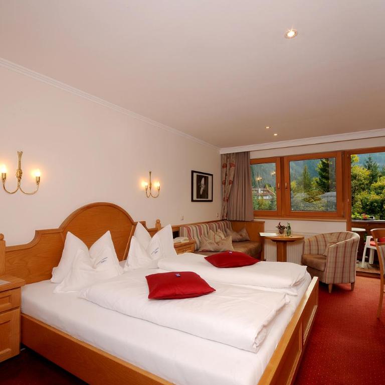 Hotel Garni Erler - Comfort Doppelzimmer mit Balkon - 11