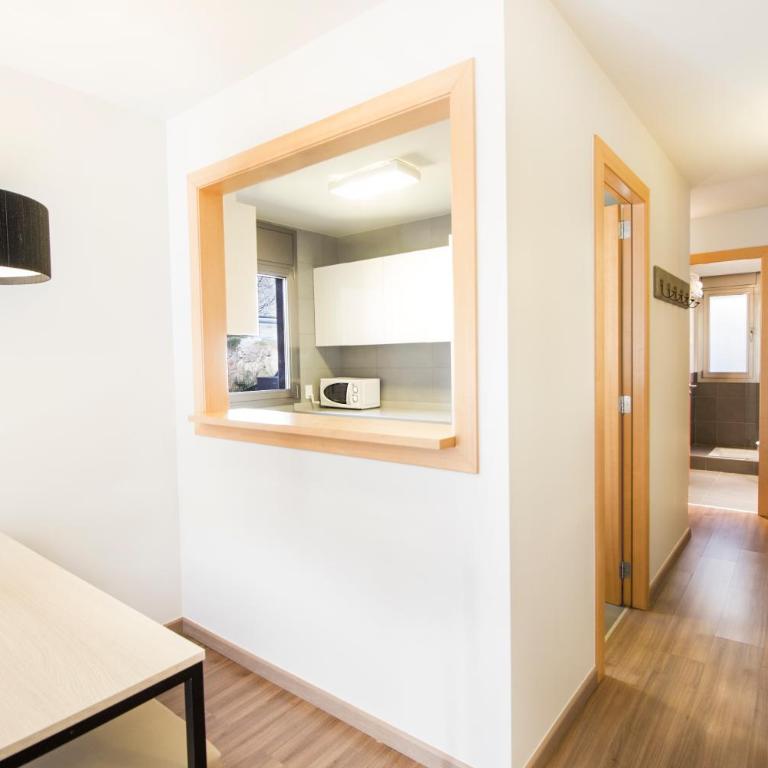 Tarter Mountain Suites - Appartamento con 2 Camere da Letto, Balcone e Vista Montagna - 5 Minuti in Auto dal Comprensorio Sciistico - 8