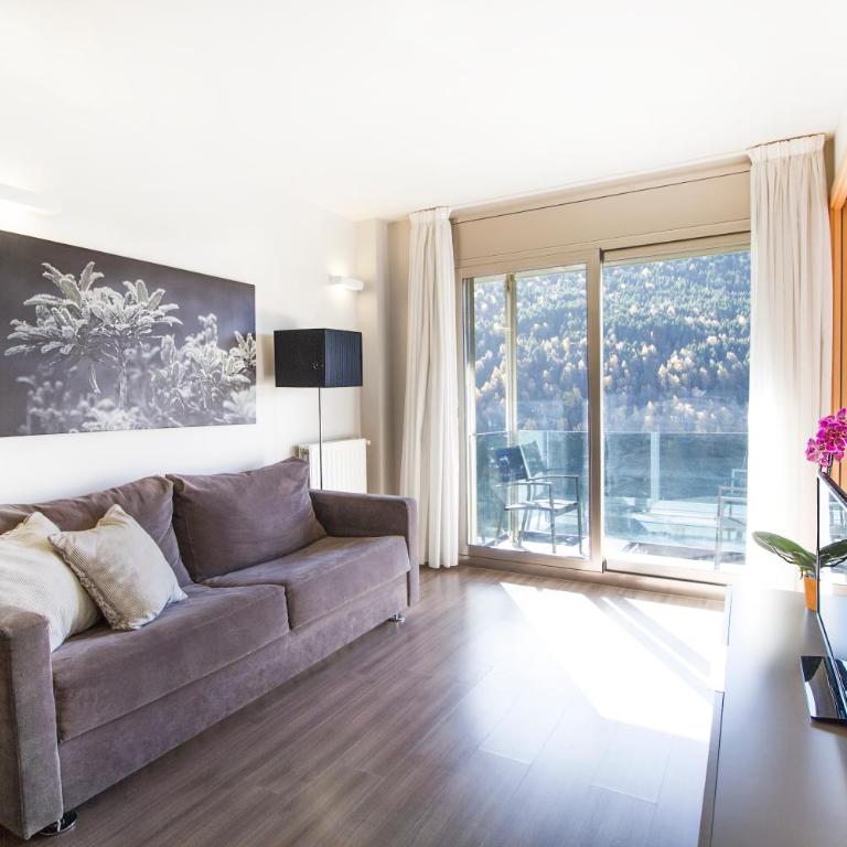 Tarter Mountain Suites - Appartamento con 2 Camere da Letto, Balcone e Vista Montagna - 5 Minuti in Auto dal Comprensorio Sciistico - 1