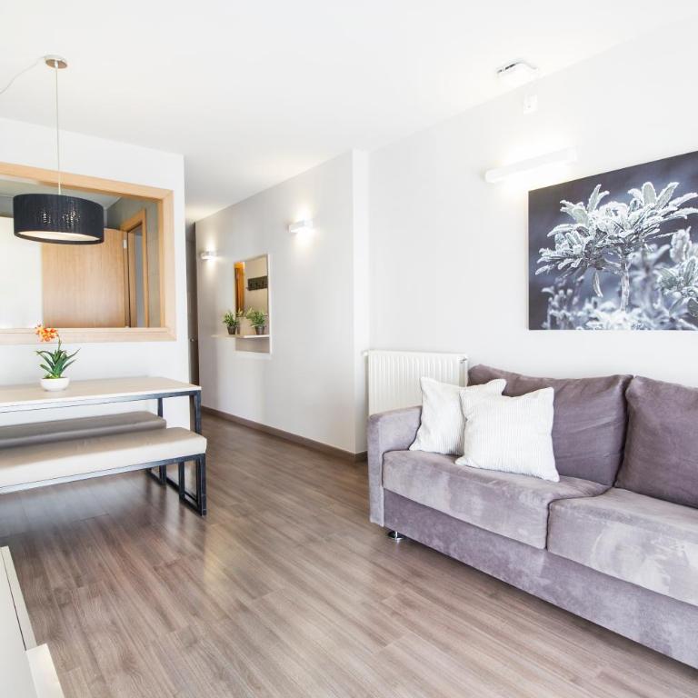 Tarter Mountain Suites - Appartamento con 2 Camere da Letto, Balcone e Vista Montagna - 5 Minuti in Auto dal Comprensorio Sciistico - 2