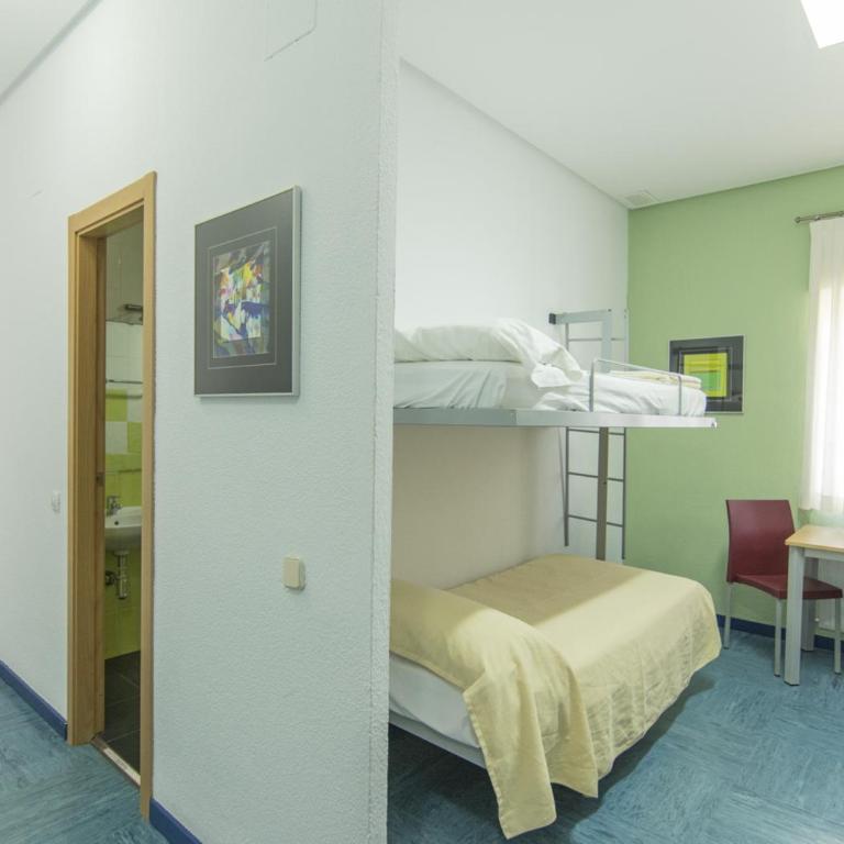 Albergue Inturjoven Huelva - Habitación Familiar (6 adultos) - 3