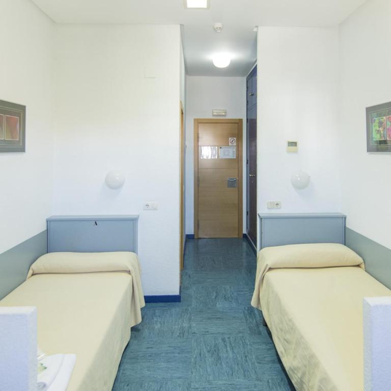 Albergue Inturjoven Huelva - Habitación Doble con baño privado - 2 camas - 2