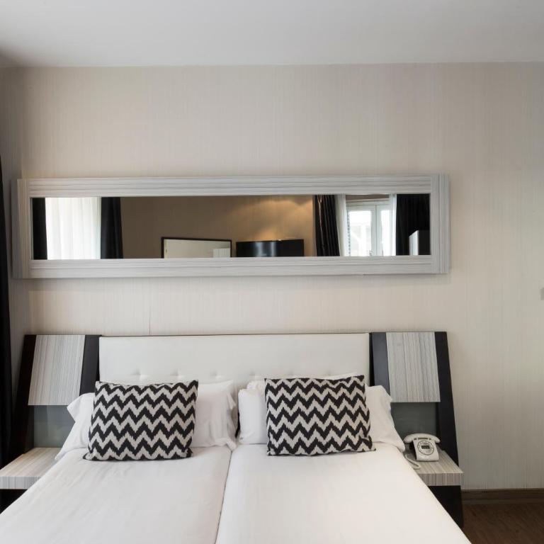 Petit Palace Triball - Double or Twin Room - 6