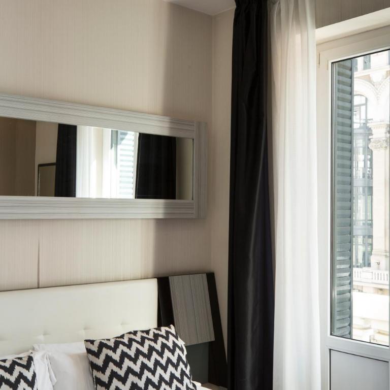 Petit Palace Triball - Quadruple Room with City View - 4