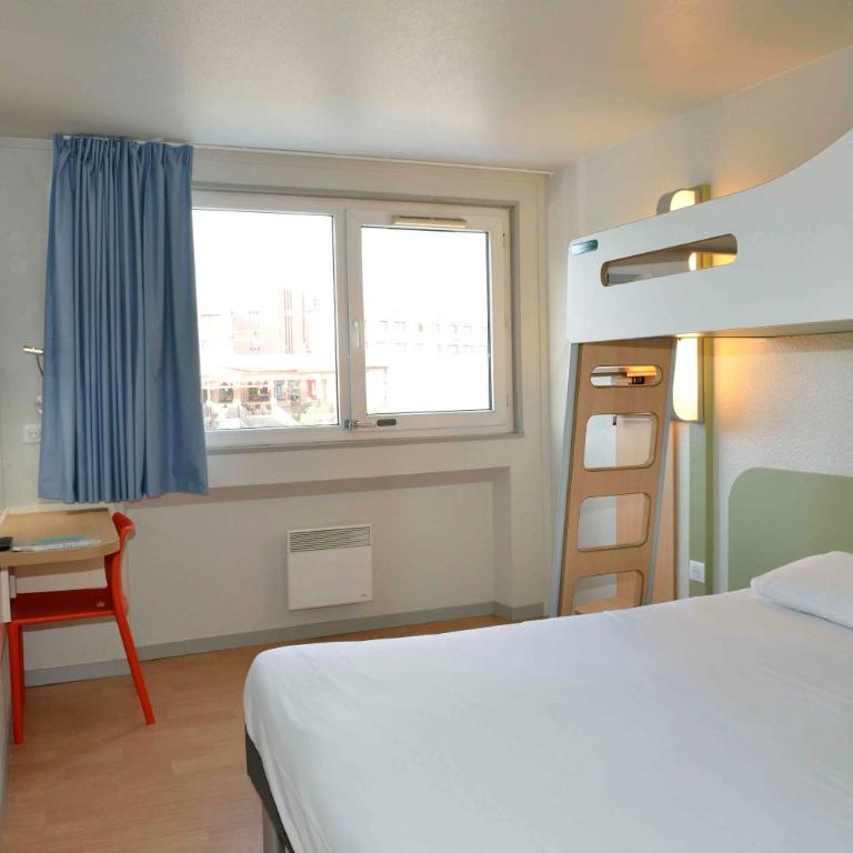 ibis budget Bordeaux Lac - Chambre Standard avec 1 Lit Double et 1 Lit Superposé - 11