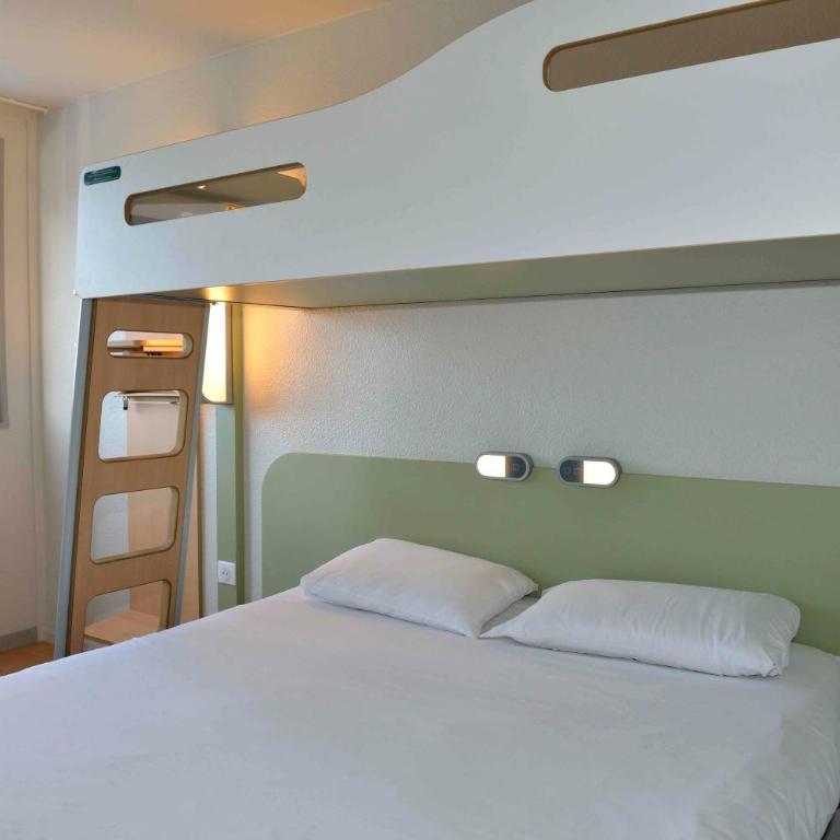 ibis budget Bordeaux Lac - Chambre Standard avec 1 Lit Double et 1 Lit Superposé - 12
