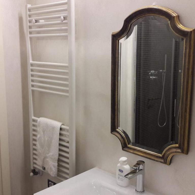 Romeo & Juliet Non-Hotel - Quadruple Room with Private External Bathroom - 39