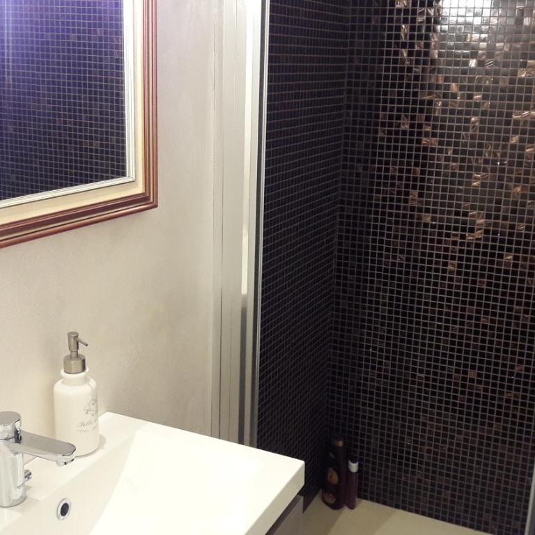Romeo & Juliet Non-Hotel - Superior Triple Room with Private Bathroom - 45