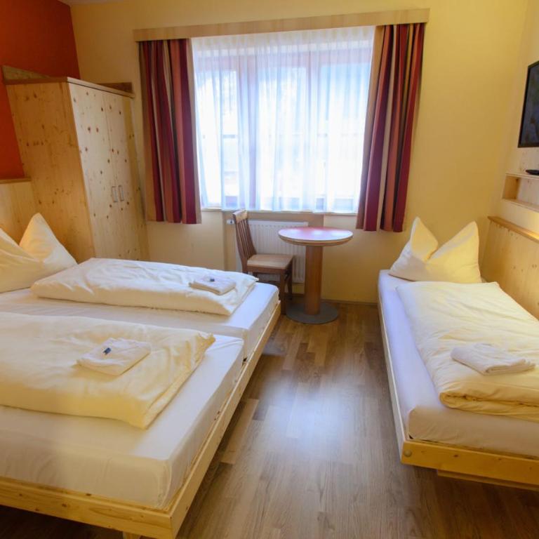 JUFA Hotel Donnersbachwald - Dreibettzimmer - 3