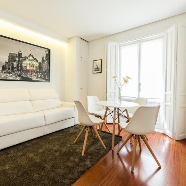 Santa Ana Plaza - Apartment with Balcony - 32