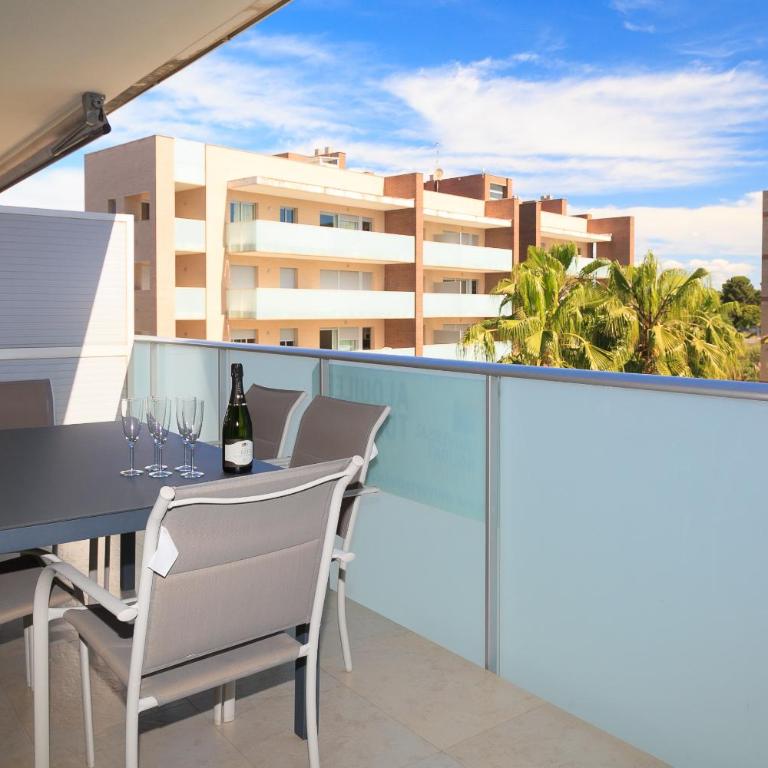 UHC Spa Aqquaria Family Complex - Two-Bedroom Apartment with Pool View - 7