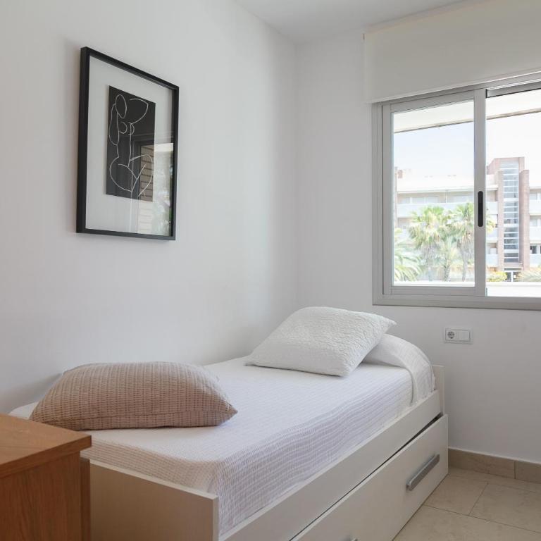 UHC Spa Aqquaria Family Complex - Three-Bedroom Apartment with Pool View - 11