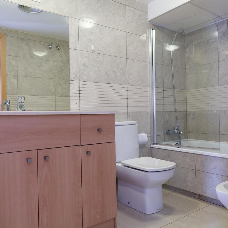 UHC Spa Aqquaria Family Complex - Three-Bedroom Apartment with Pool View - 13