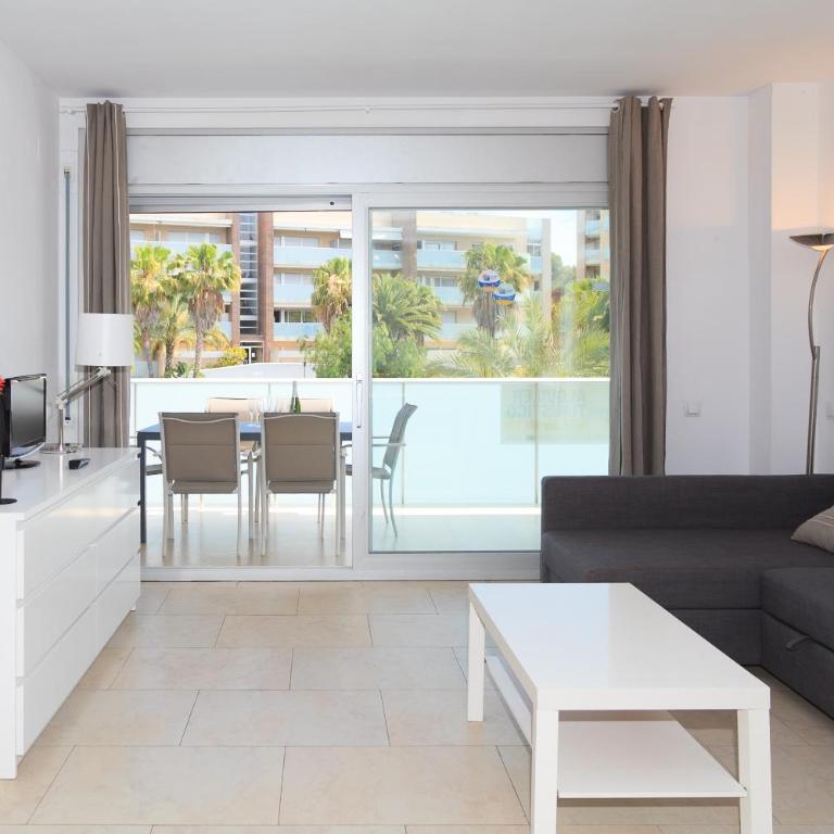 UHC Spa Aqquaria Family Complex - Three-Bedroom Apartment with Pool View - 6