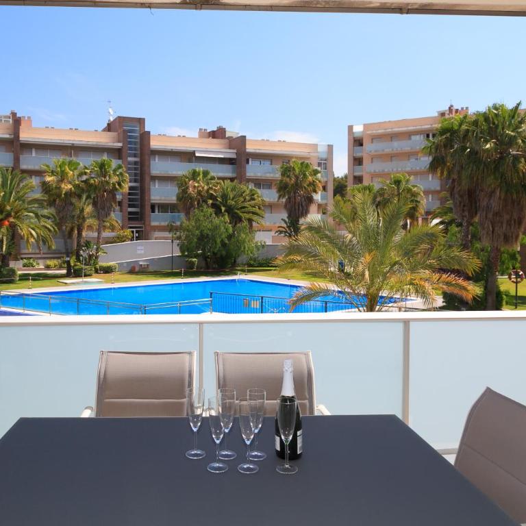 UHC Spa Aqquaria Family Complex - Three-Bedroom Apartment with Pool View - 1