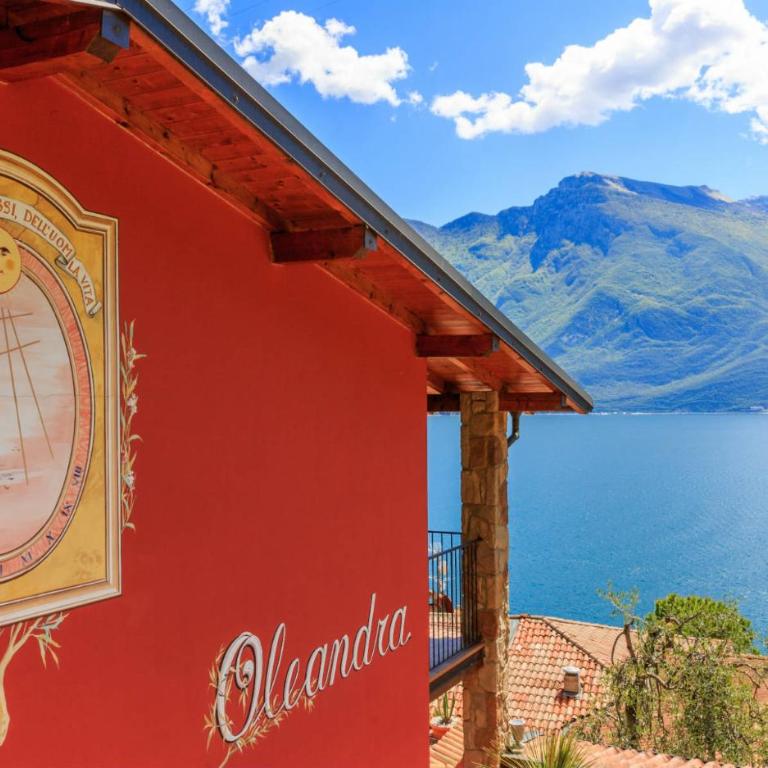 Relax Hotel Villa Gardenia & Villa Oleandra - Superior Double or Twin Room with Lake View - 9