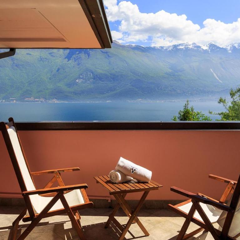 Relax Hotel Villa Gardenia & Villa Oleandra - Premium Room with Lake View - 2