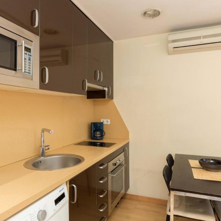 ApartEasy - Sant Antoni Market - Two-Bedroom Apartment - 6