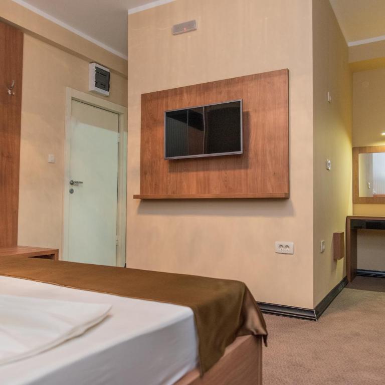 Hotel Crnogorska Kuća - Deluxe Double or Twin Room - 15
