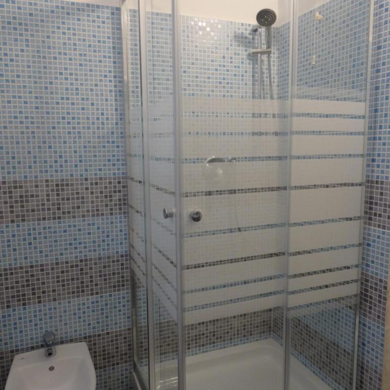 Albergo Locanda Alambra - Camera Matrimoniale con Bagno in Comune - 6
