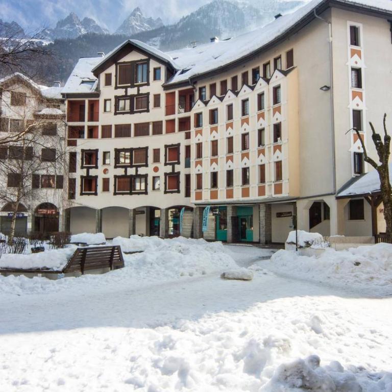 Cozy Chamonix Ski Studio with Mountain Views - Apartment with Mountain View - 31