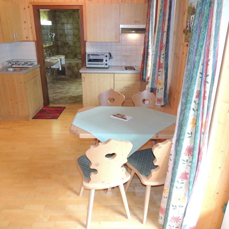 Landhaus Santner - Örglwirt's Ferienwelt - Apartment mit Blick auf die Berge - 1
