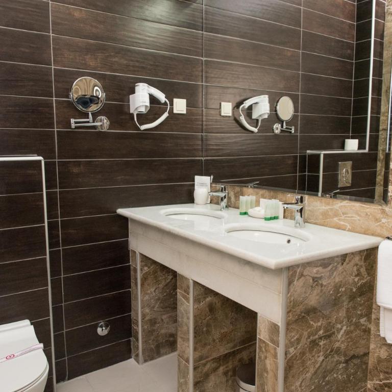Hotel Crnogorska Kuća - Deluxe Apartment - 11