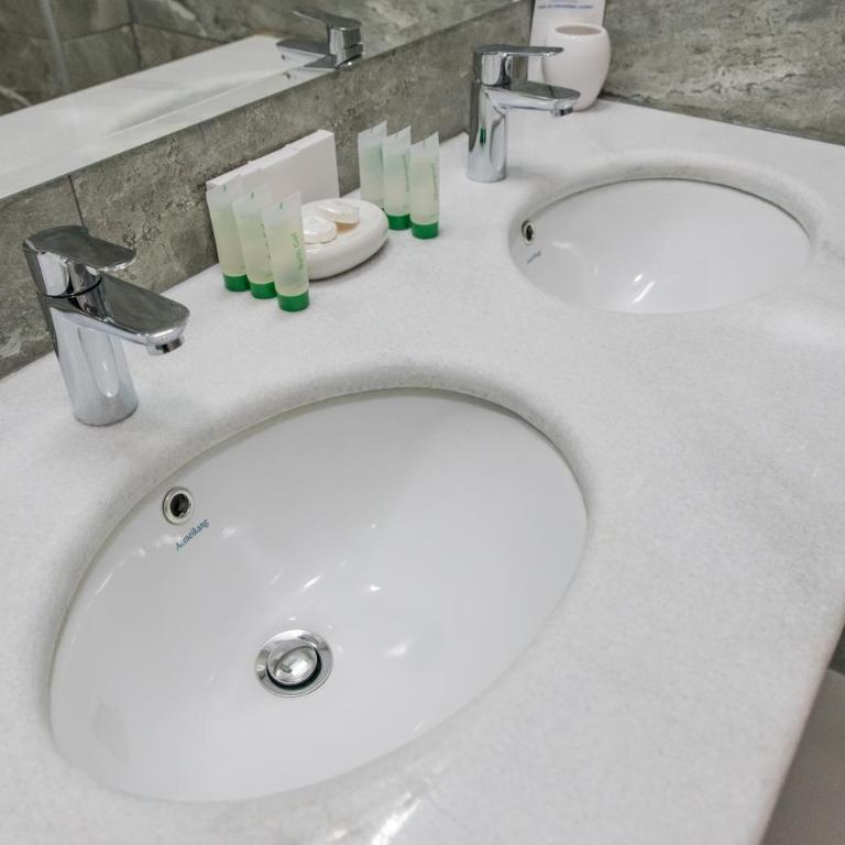Hotel Crnogorska Kuća - Deluxe Double or Twin Room - 5