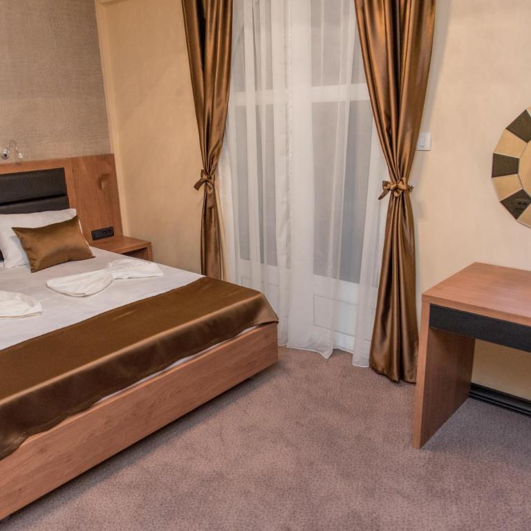 Hotel Crnogorska Kuća - Deluxe Double or Twin Room - 10