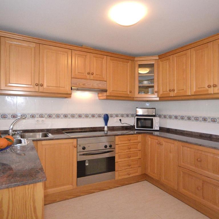 Salada House - Three-Bedroom House - 12