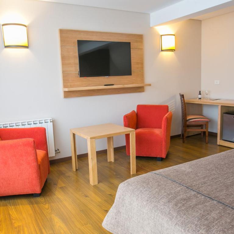 Hotel Ayres Del Nahuel - Superior Family Room with Lake View - 1