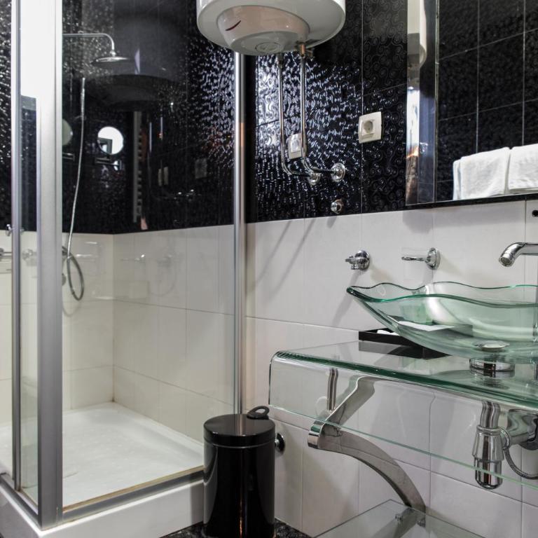 Hotel Crnogorska Kuća - Economy Twin Room - 8