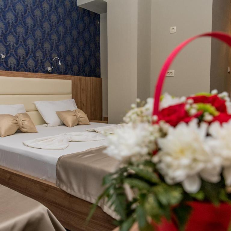 Hotel Crnogorska Kuća - Deluxe Triple Room - 5
